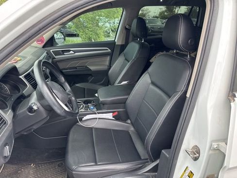 Used 2021 Volkswagen Atlas SE w/ Panoramic Sunroof Package FWD image 3