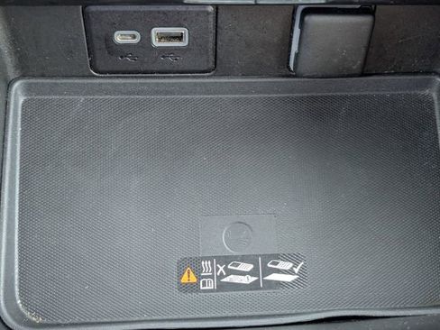 Used 2022 Chevrolet Suburban LT w/ LT Signature Plus Package image 21