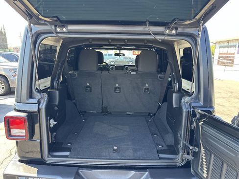 Used 2019 Jeep Wrangler Unlimited Sahara AWD/4WD image 20