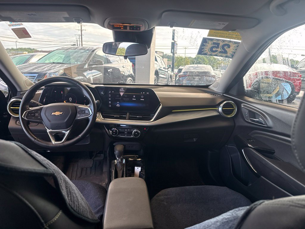 Used 2025 Chevrolet Trax LT w/ Driver Confidence Package FWD image 14
