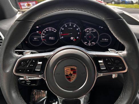 Used 2019 Porsche Cayenne image 4