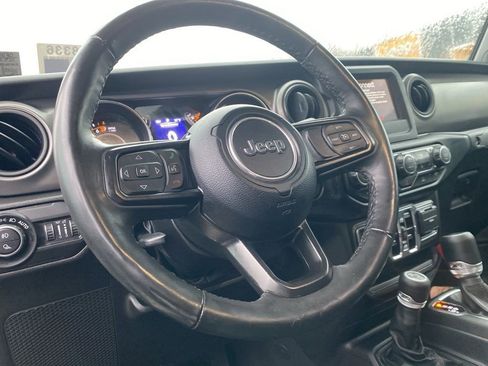 Used 2022 Jeep Gladiator Willys image 8
