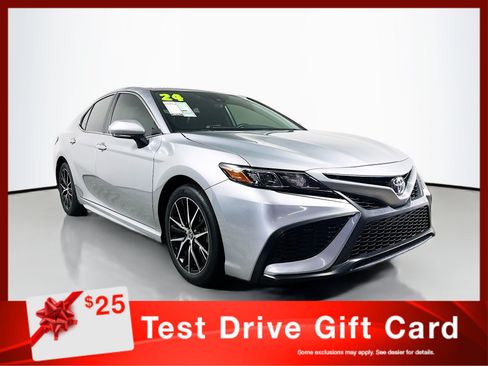 Used 2024 Toyota Camry SE FWD image 1