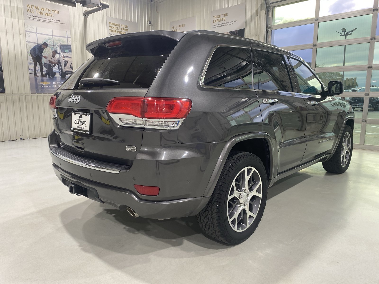 Used 2019 Jeep Grand Cherokee Overland AWD/4WD image 8