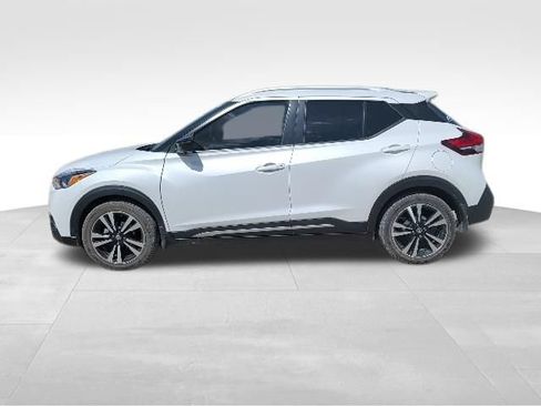 Used 2019 Nissan Kicks SR w/ SR Premium Package FWD image 6