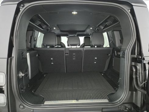 New 2026 Land Rover Defender 110 OCTA image 14