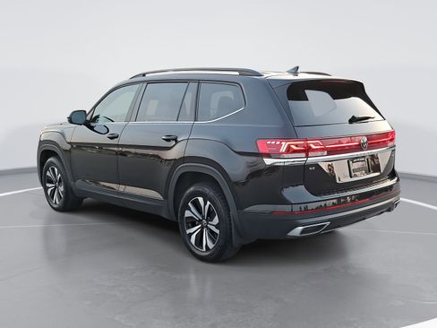 Certified 2024 Volkswagen Atlas SE image 5
