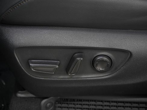Used 2025 Toyota Sienna Platinum AWD/4WD image 28