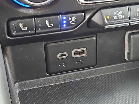 Used 2021 Chevrolet Tahoe High Country w/ Premium Package image 33