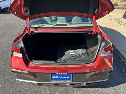 Used 2025 Hyundai Elantra SE image 18