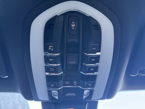 Certified 2025 Porsche Macan image 23