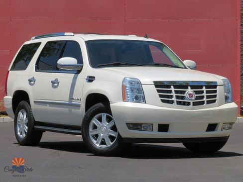 Used 2008 Cadillac Escalade AWD image 1