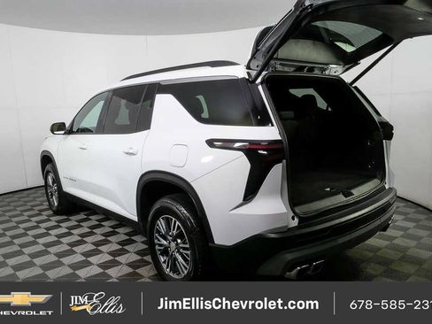 Certified 2025 Chevrolet Traverse LT FWD image 32