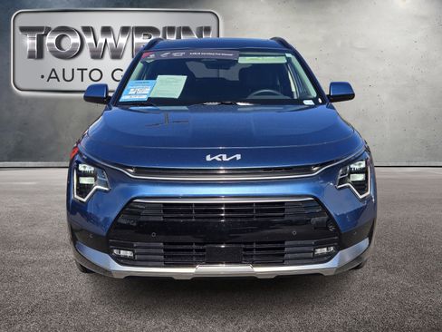 Used 2024 Kia Niro SX Touring image 9
