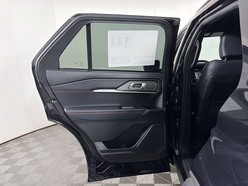 Used 2025 Ford Explorer ST-Line w/ ST-Line Street Pack image 35