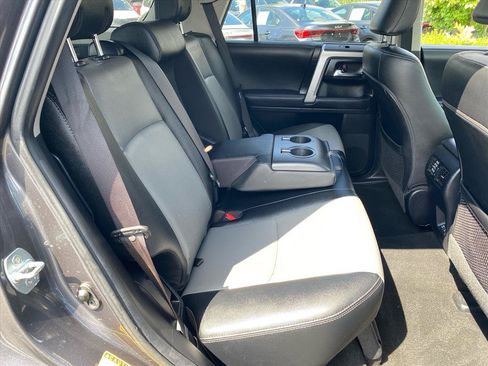 Used 2022 Toyota 4Runner SR5 Premium AWD/4WD image 27