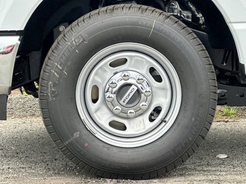 New 2026 Ford F250 XL w/ XL Chrome Package image 19