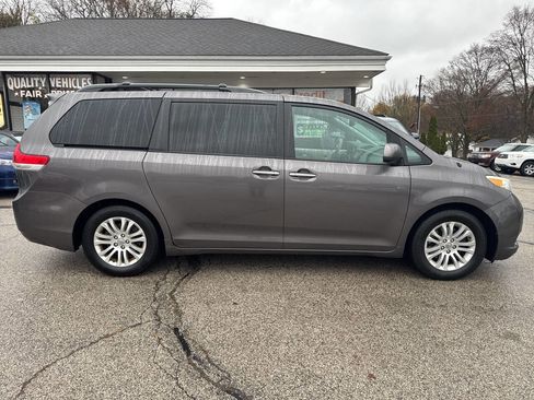 Used 2012 Toyota Sienna XLE image 4