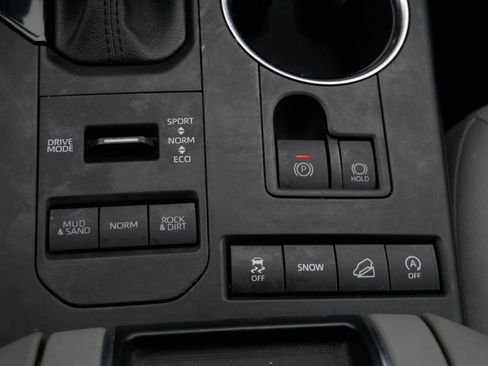 Used 2022 Toyota Highlander LE AWD/4WD image 25