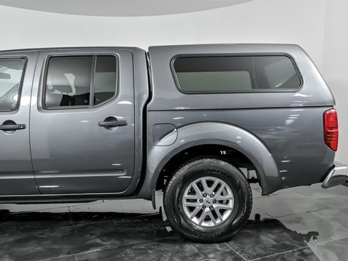 Used 2019 Nissan Frontier SV image 7