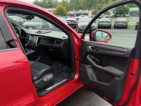 Used 2017 Porsche Macan GTS AWD/4WD image 34
