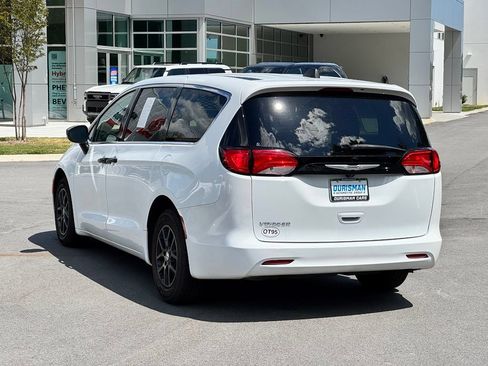 Used 2023 Chrysler Voyager LX FWD image 8