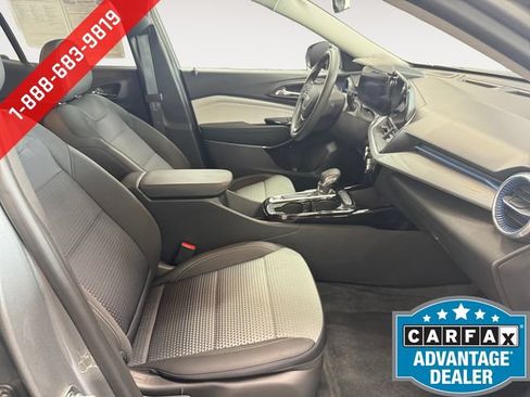Used 2025 Chevrolet Trax LT FWD image 5