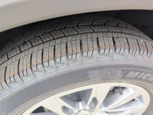 New 2026 Ford Explorer Platinum image 17