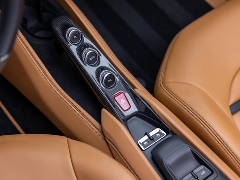 Certified 2022 Ferrari F8 Tributo RWD image 60