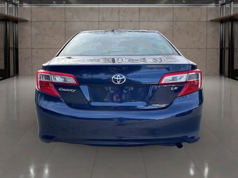 Used 2014 Toyota Camry L image 6