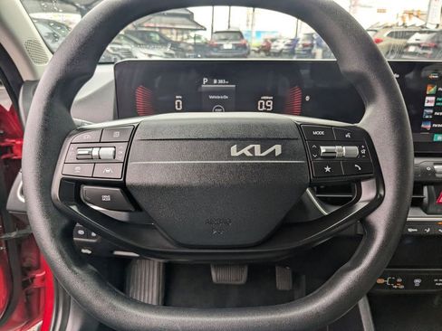 Used 2025 Kia K4 LXS image 17