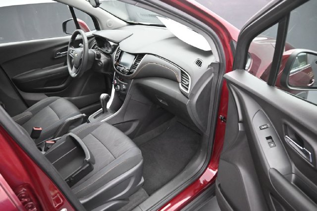 Used 2017 Chevrolet Trax LT AWD/4WD image 9