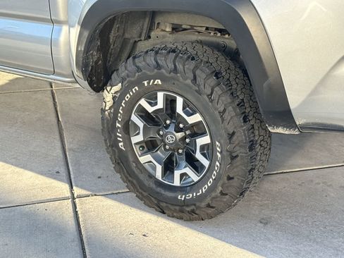 Used 2022 Toyota Tacoma TRD Off-Road image 8