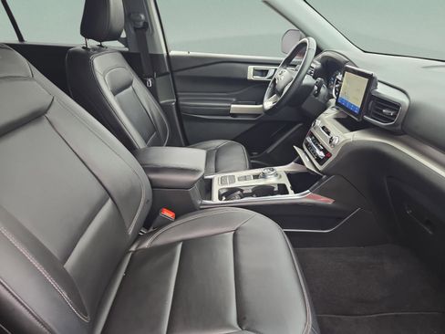 Used 2023 Ford Explorer XLT w/ Equipment Group 202A image 29