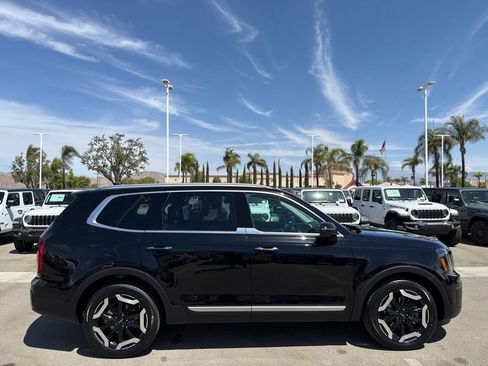 Used 2025 Kia Telluride S AWD/4WD image 3
