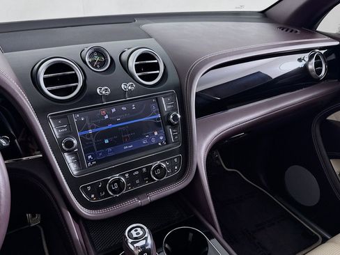 Used 2018 Bentley Bentayga image 20