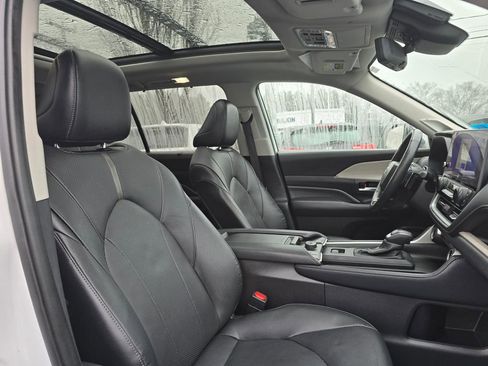 Used 2024 Toyota Grand Highlander Platinum image 12