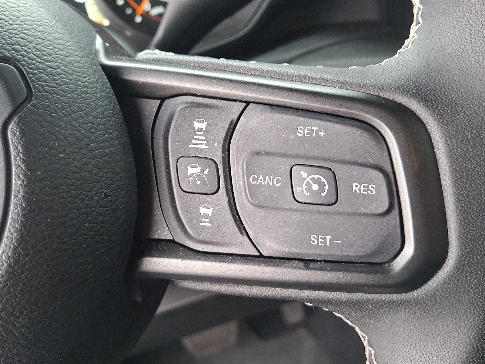 Used 2025 Jeep Gladiator Sport AWD/4WD image 19
