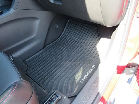 Used 2023 Chevrolet Equinox RS w/ RS Leather Package FWD image 29