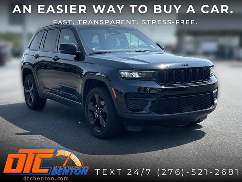 Used 2025 Jeep Grand Cherokee Altitude AWD/4WD image 1