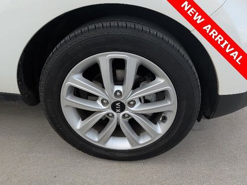 Used 2018 Kia Soul + image 9
