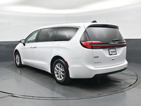 New 2026 Chrysler Pacifica Select FWD image 6