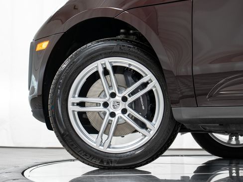 New 2026 Porsche Macan AWD/4WD image 33