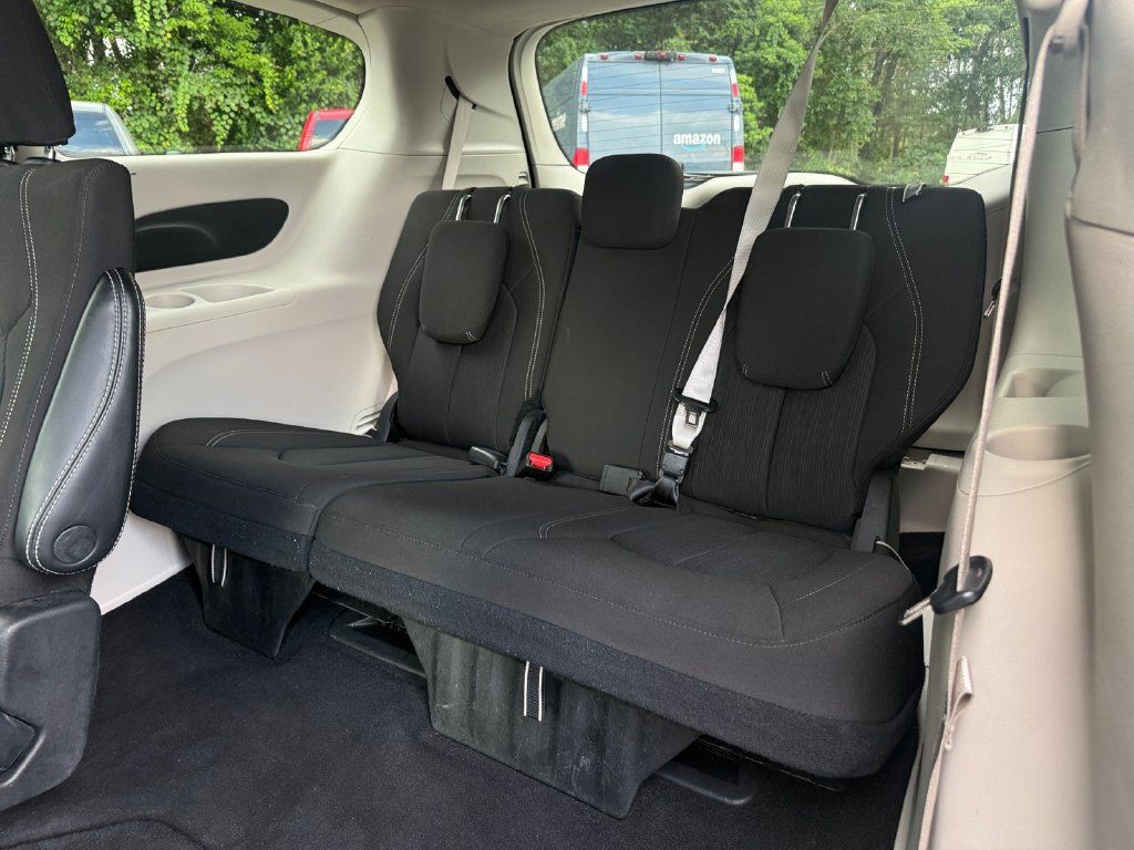 Used 2023 Chrysler Voyager LX FWD image 29