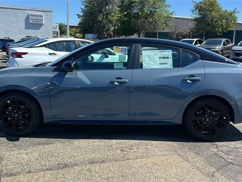 New 2025 Nissan Sentra SR w/ Midnight Edition image 7