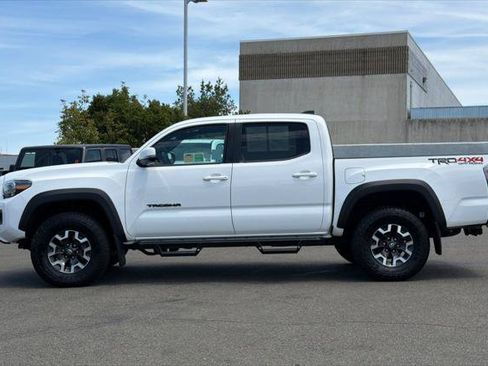 Certified 2023 Toyota Tacoma TRD Off-Road w/ TRD Premium Off Road Package AWD/4WD image 9