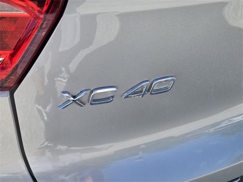 Certified 2024 Volvo XC40 B5 Plus w/ Protection Package Premier image 15