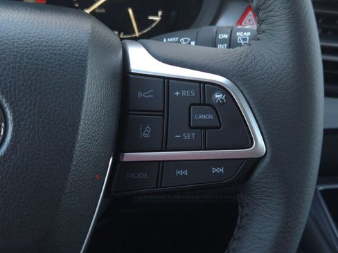Certified 2026 Toyota Sienna XLE FWD image 21