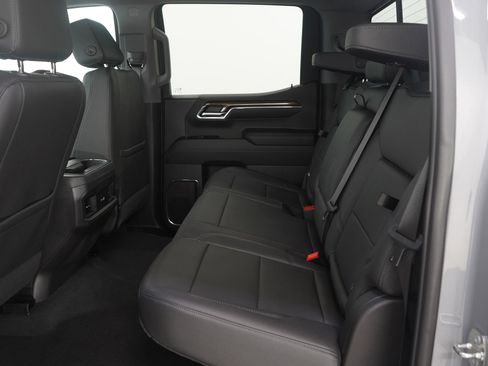 Used 2024 Chevrolet Silverado 1500 LT Trail Boss w/ LT Trail Boss Premium Package AWD/4WD image 16
