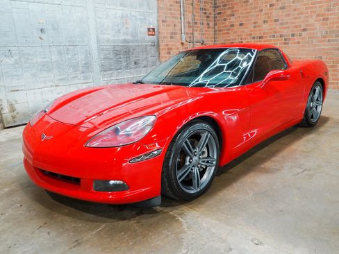 Used 2006 Chevrolet Corvette Coupe w/ Preferred Equipment Group RWD image 7